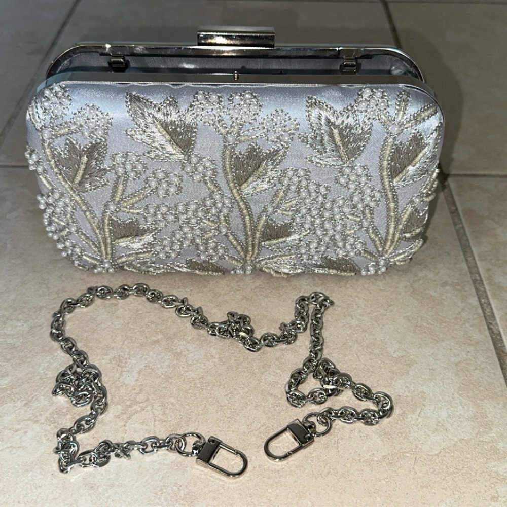 Elegant Silver Floral Clutch with Chain